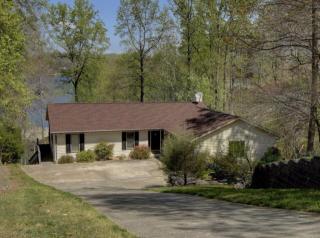 26 Woodlake Dr, Scruggs, VA 24121-3612