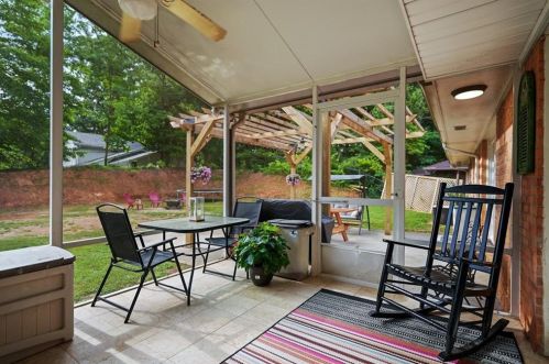 1381 Carolyn Dr, Atlanta GA  30329-3546 exterior