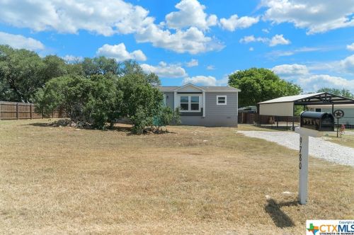 9780 Rebecca Crk Rd, Spring Branch TX 78070-4847 exterior