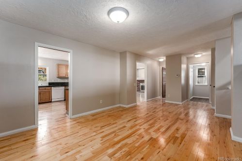 8242 Tamarac St, Englewood CO 80112-3233 exterior