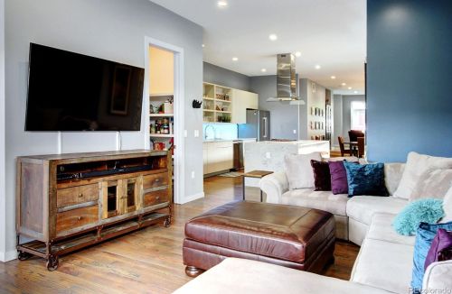 3231 Lawrence St, Denver, CO 80205-2320