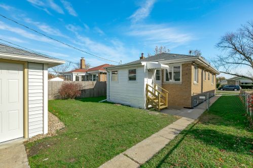 8152 Ozark Ave, Niles IL  60714-2826 exterior