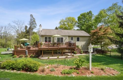 1 Mile Dr, Chester, NJ 07930-2804