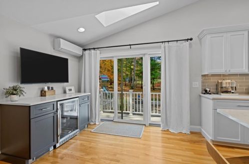 55 Sycamore Dr, Warwick, RI 02818-2112