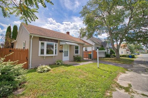 53 Bradley Ave, Waterbury, CT 06708-4538