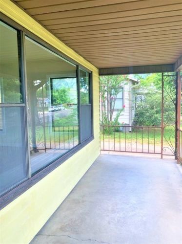 3000 Cherrywood Rd, Austin TX  78722-1623 exterior