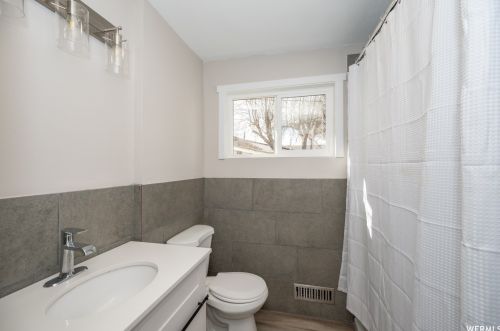 2146 Westfield Cir, Taylorsville UT 84084-4222 exterior