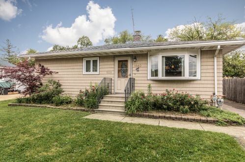 1640 White St, Des Plaines, IL 60018-2222