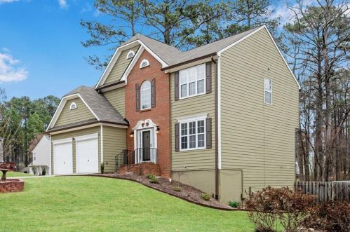 1592 Woodmore Dr, Marietta, GA 30008-7608