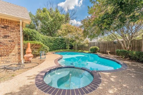 2102 Antibes Dr, Carrollton TX 75006-4327 exterior