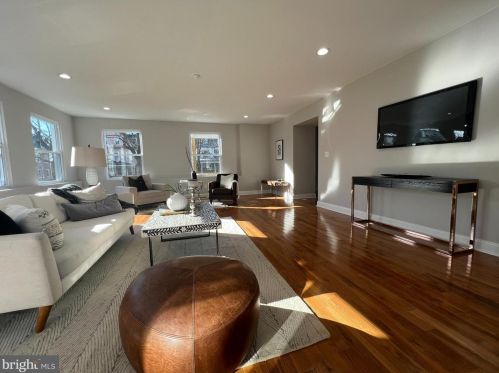 6805 11 St, Philadelphia PA 19147-1244 exterior