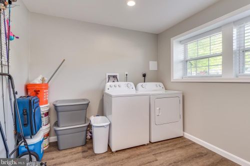 33 Holmes Dr, Charles Town WV 25414-4412 exterior