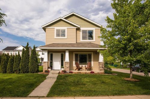 3002 Walden Dr, Chaska, MN 55318-4585