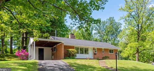 7417 Hastings St, Springfield, VA 22150-4107