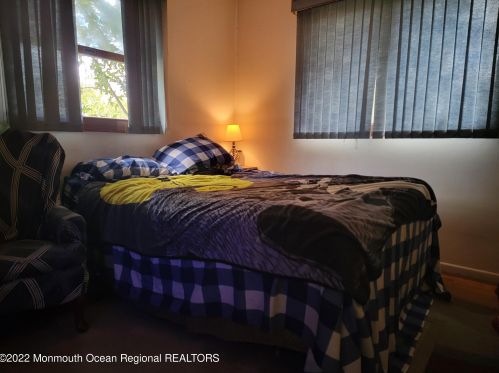 9 Pine Hill St, Jackson Twp, NJ 08527-2413