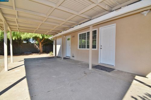 1061 Oak Grove Rd, Concord CA  94518-3129 exterior