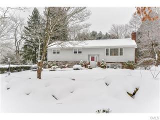 10 Commodore Ave, Huntington, CT 06484-5917
