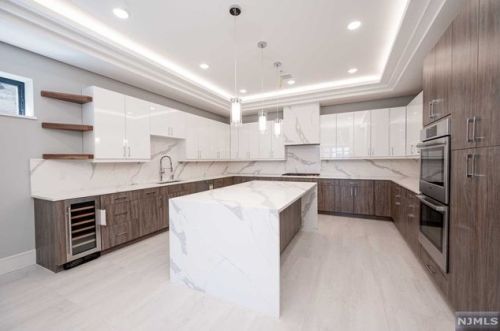 606 Undercliff Ave, Edgewater, NJ 07020-1417