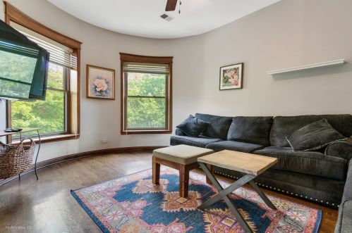 4336 Kenmore Ave, Chicago, IL 60613-1334