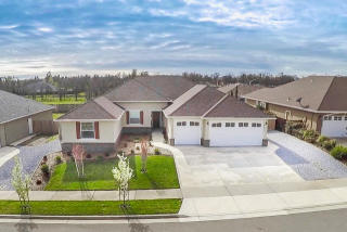 19431 Carnegie Dr, Redding, CA 96003-8652