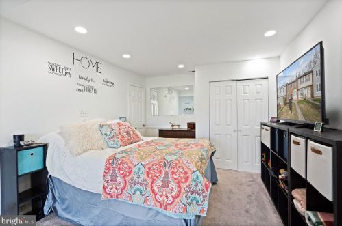 7909 Pebble Brook Ct, Springfield VA  22153-2618 exterior