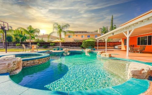 11440 Arizona Ave, Riverside CA  92503-8811 exterior