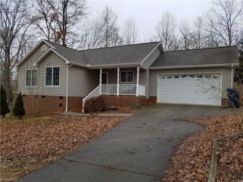 109 Maness Dr, Randleman, NC 27317-9402