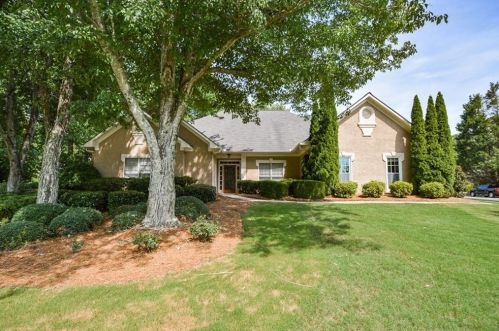 201 Bent Oak Ln, Holly Springs, GA 30189-8121