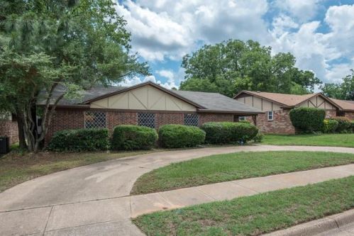 1112 Forest Ridge Dr, Bedford, TX 76022-7244
