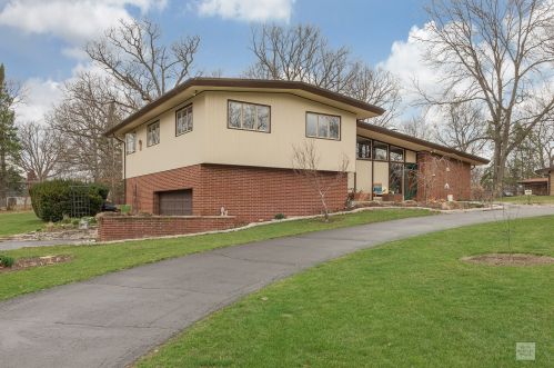 16 Oakhill Dr, Oswego, IL 60543-9431