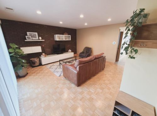 9710 Bianco Ter, Des Plaines, IL 60016-1624