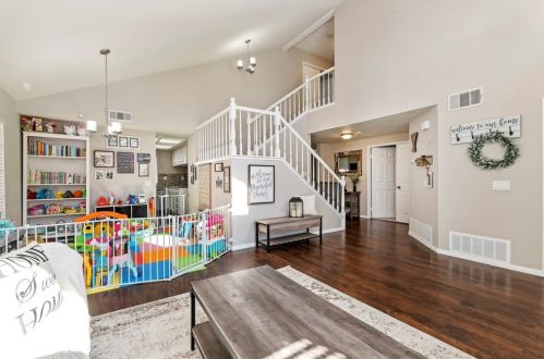 8517 Rosemary Dr, Riverside CA  92508-2921 exterior