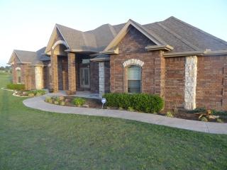 439 Sunset Dr, Elgin, OK 73538-2344