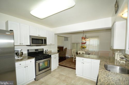 5913 Frederick St, Springfield VA  22150-3704 exterior