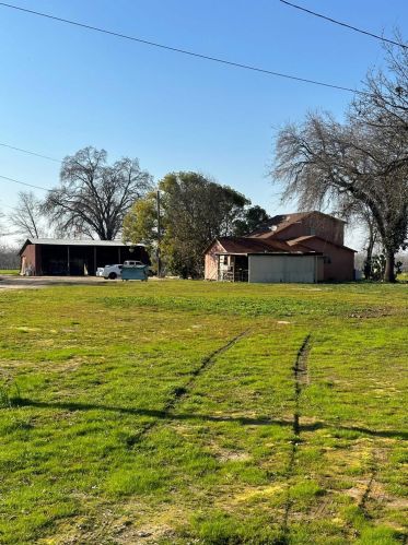 697 Albers Rd, Modesto, CA 95357-1015