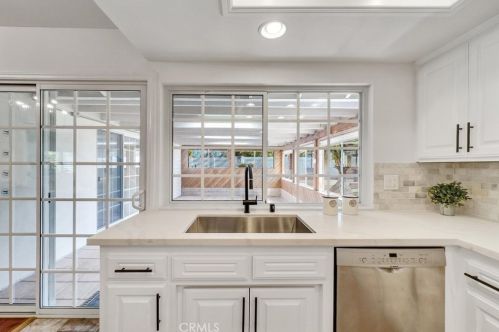 15242 Touraine Way, Irvine CA  92604-3150 exterior