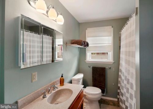 841 Cedar Ave, Tavistock NJ 08033-1011 exterior