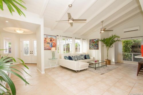6857 Niumalu Loop, Honolulu HI  96825-1646 exterior