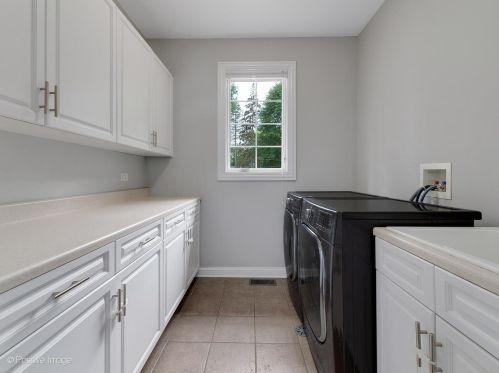 330 55th St, Willowbrook IL  60514-3015 exterior