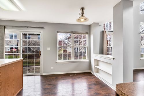 590 Yorkshire Ln, Pingree Grove IL  60140-9159 exterior