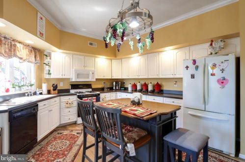 384 Turnberry Dr, Charles Town WV  25414-3930 exterior