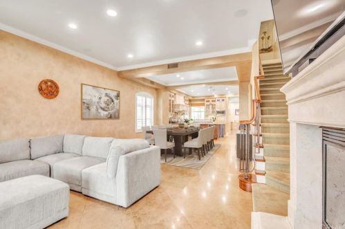 1610 Pacific Coast Hwy, Huntington Beach CA  92648-4434 exterior