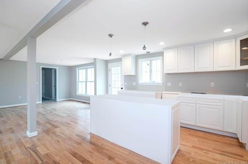 43 Hillside Dr, Ellington CT  06029-2417 exterior
