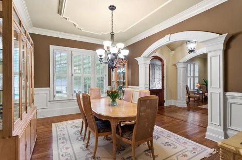 5850 Garber Dr, Atlanta GA  30328-5151 exterior