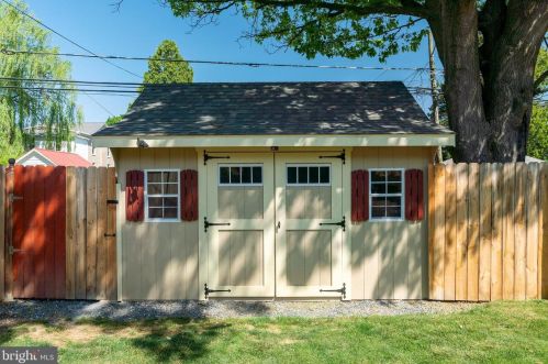 239 Railroad Ave, Ephrata PA  17522-2327 exterior