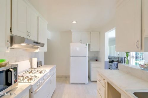 4245 Adam Rd, Simi Valley CA 93063-2341 exterior