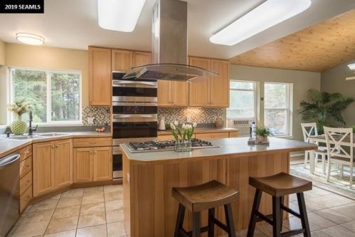 10393 Dock St, Juneau, AK 99801-8523