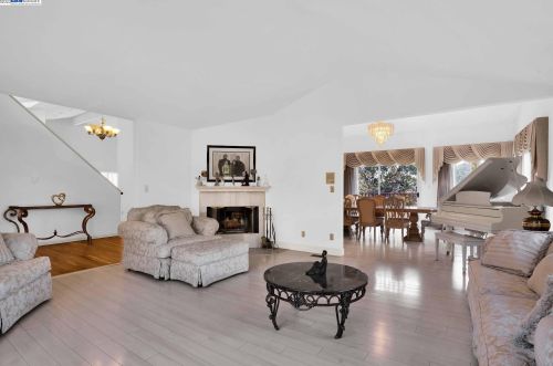 22101 Cynthia Ct, Hayward, CA 94541-3316