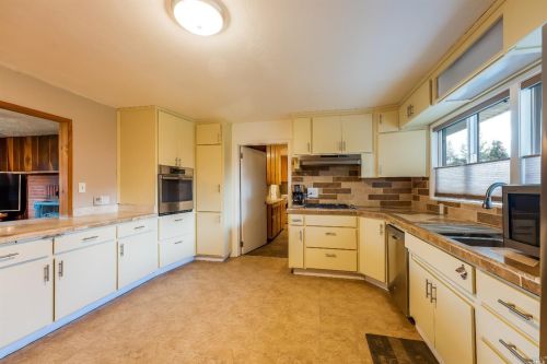 3990 Eastside Calpella Rd, Ukiah CA  95482-9559 exterior