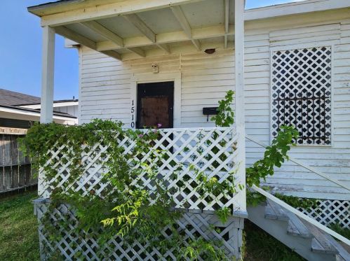 1510 40th St, Galveston, TX 77550-6636